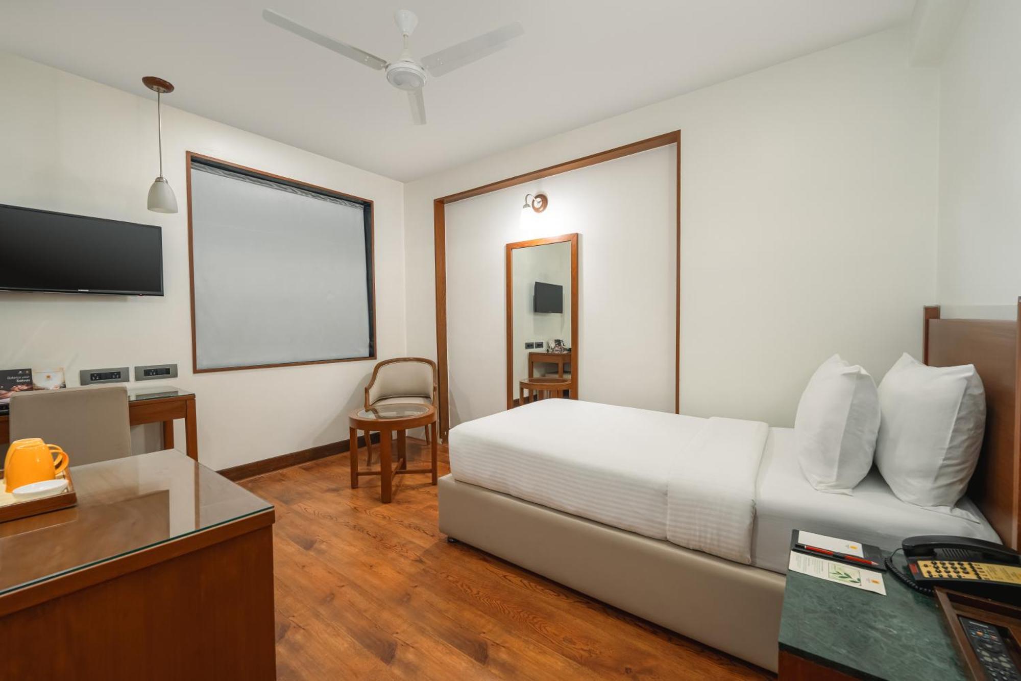 The Shalimar Hotel, Kemps Corner Bombaj
